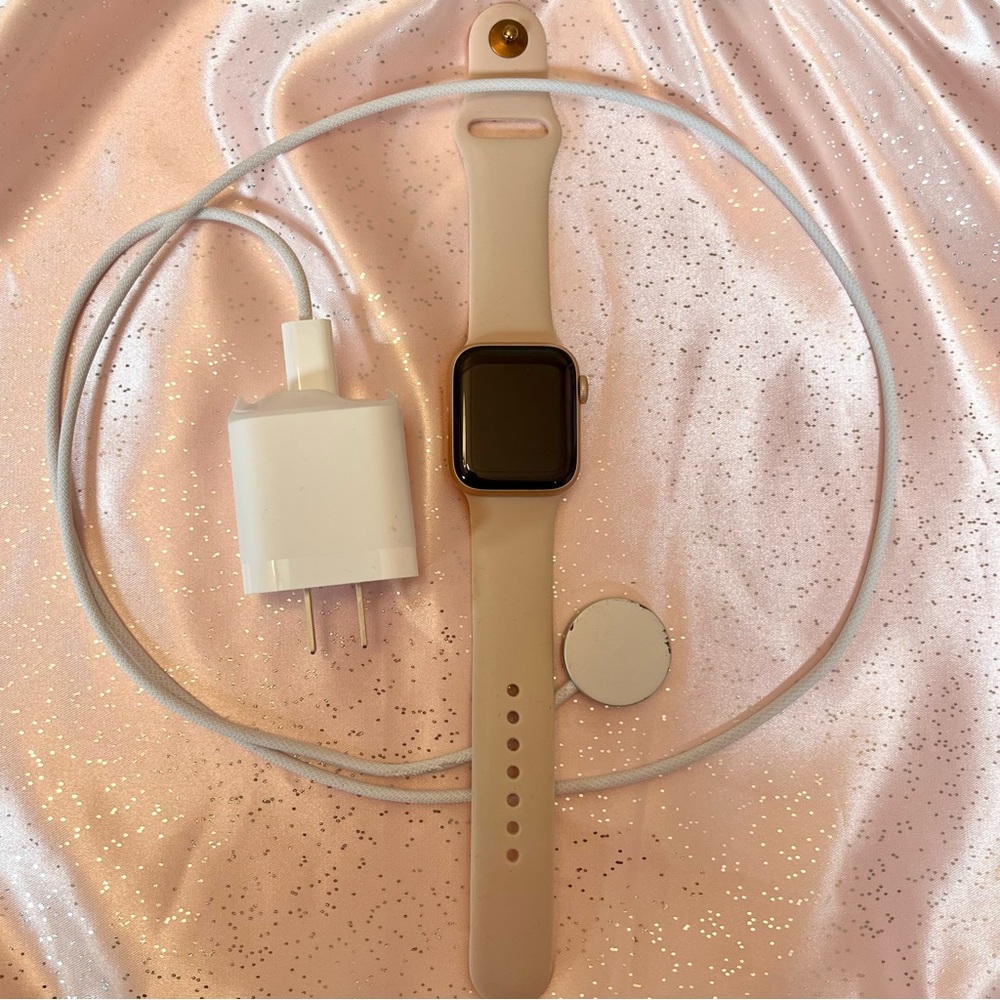 Apple iWatch Series 5 & Charger - Pink